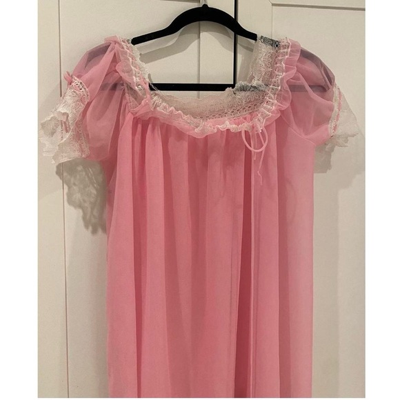 Vintage frilly nightgown - Picture 3 of 4